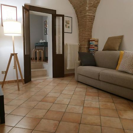 Bed And Breakfast In Piazza Orazio Venosa Exterior photo